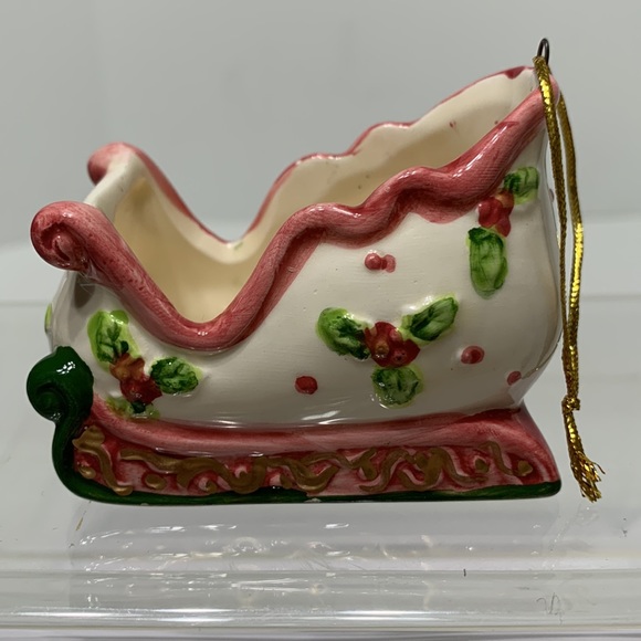 Victorian Christmas sleigh ornament - Picture 3 of 10